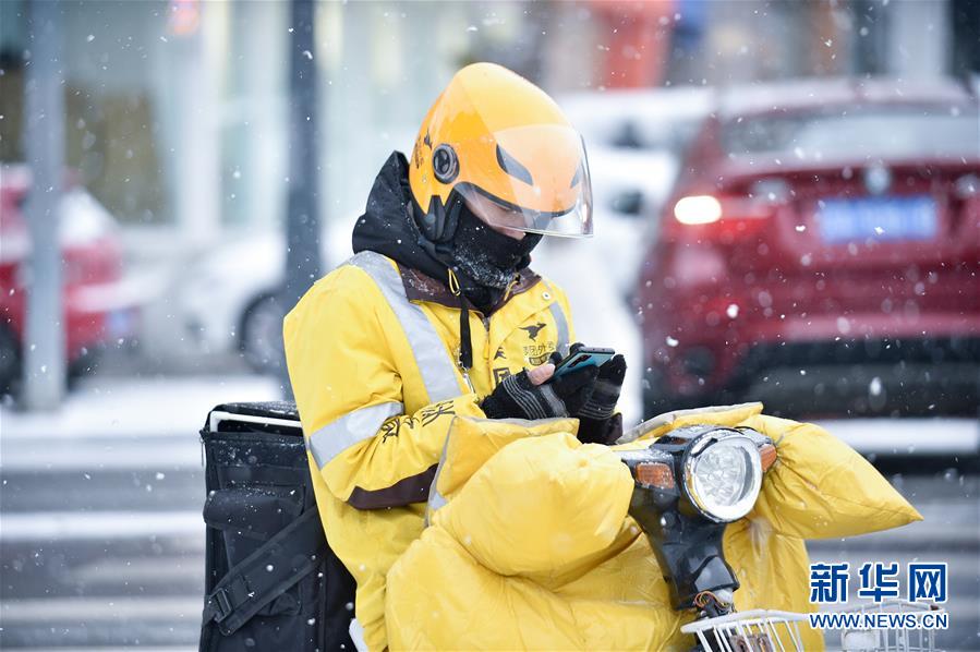 大雪がこんこんと降り積もる長春　吉林省
