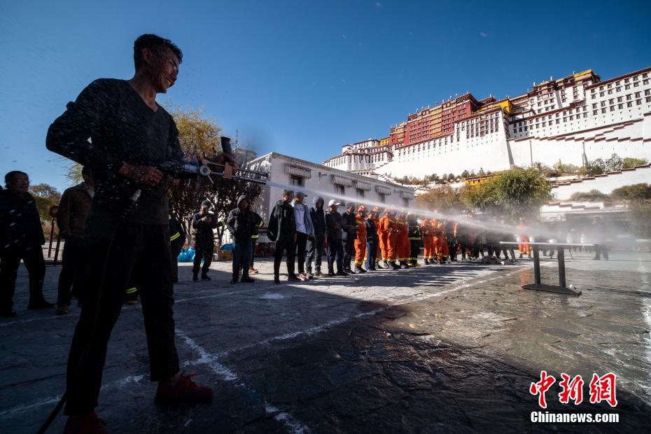 ポタラ宮で「消防レクリエーション運動會」　西蔵自治區(qū)