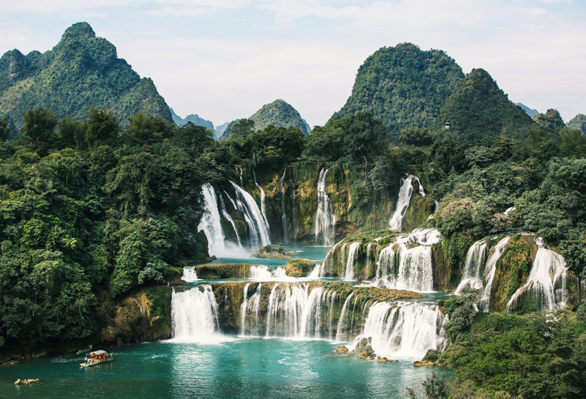 中越國境を跨ぐ滝が「一帯一路」観光協(xié)力の模範(fàn)プロジェクトに　広西