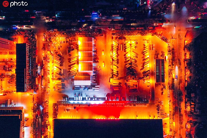 鄭州郵便物処理センターに煌々と照る明かり 「ダブル11」後の配送ラッシュで　河南省