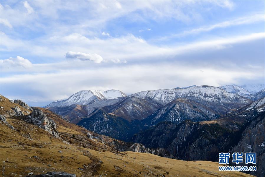 壯大で美しい冬の高原の絶景　青海省玉樹