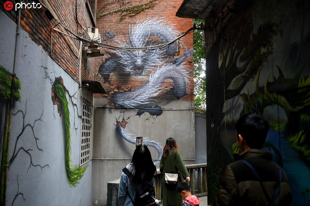 3D壁畫(huà)で古い建物蘇らせた重慶の若者　伝統(tǒng)文化で古い町並みをリニューアル