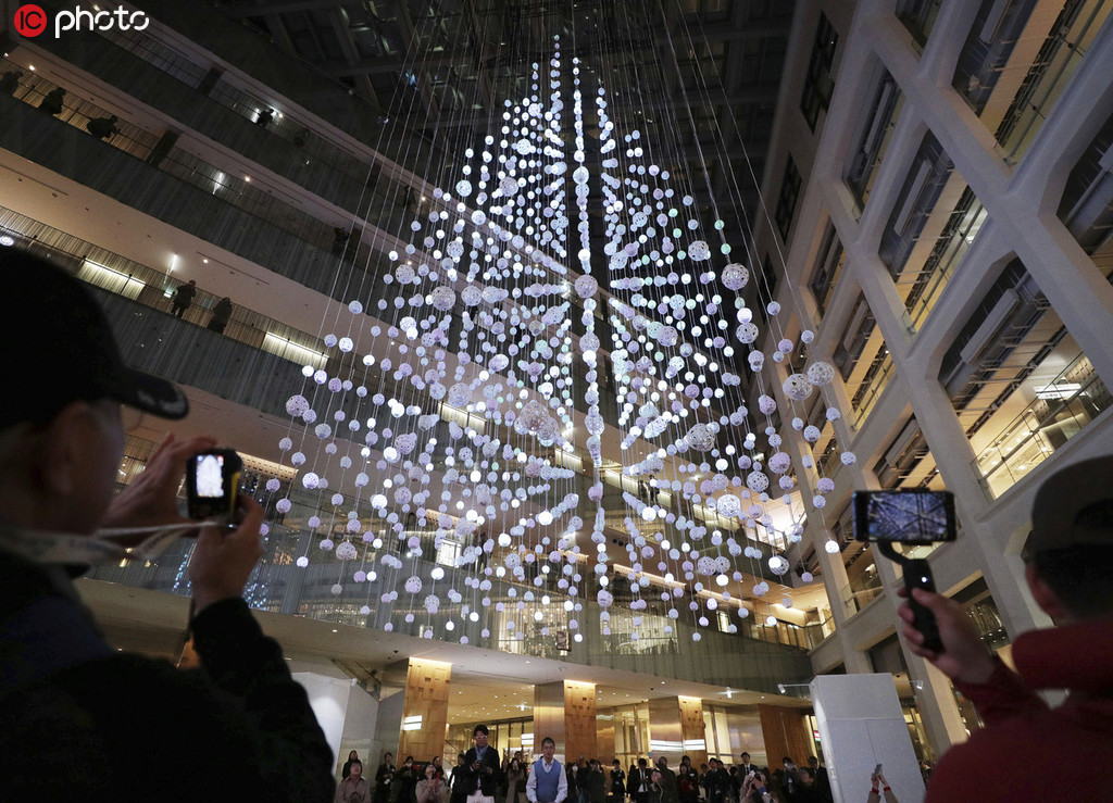 キラキラと輝く日本の伝統(tǒng)工蕓「水引」のXマスツリーが東京に登場