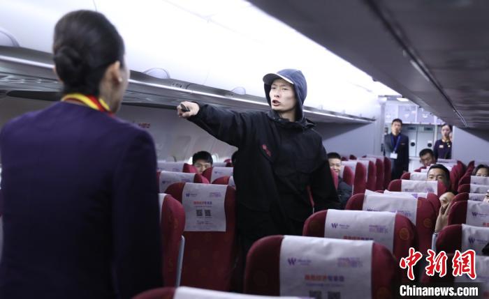 爆発物処理やハイジャックなど緊急事態(tài)に対応する航空會(huì)社の保安スタッフ　