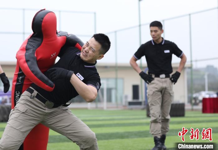 爆発物処理やハイジャックなど緊急事態(tài)に対応する航空會(huì)社の保安スタッフ　