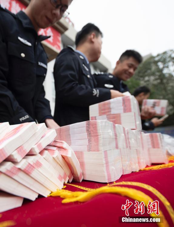 江西省公安局がネット詐欺被害者に160萬元を返金