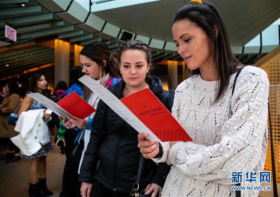 シカゴに世界最大のスターバックス店を訪ねて　米國