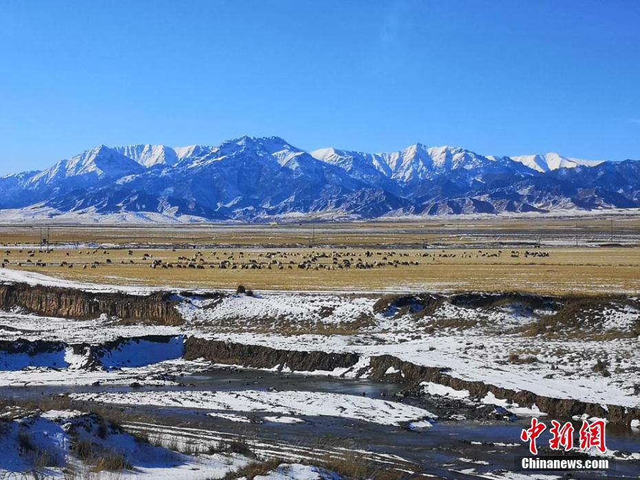 軍馬場に広がる北國の景色　甘粛省