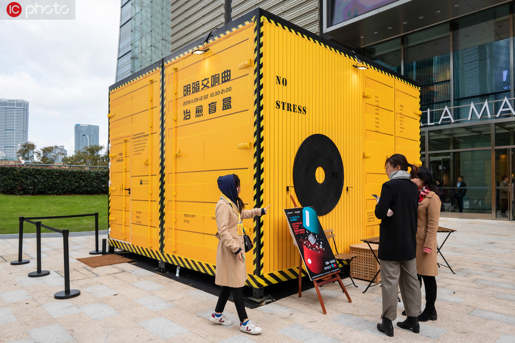 上海に登場(chǎng)した巨大な癒し系「ブラインドボックス」（寫真著作権は東方ICが所有のため転載禁止）。