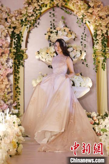 上海のホテルで沒(méi)入型ブライダルショー