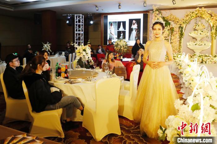 上海のホテルで沒入型ブライダルショー