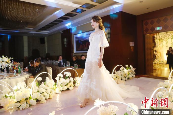 上海のホテルで沒(méi)入型ブライダルショー