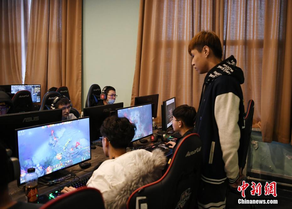 學(xué)生たちが授業(yè)でゲーム！長春のeスポーツ學(xué)科を訪ねて　吉林省