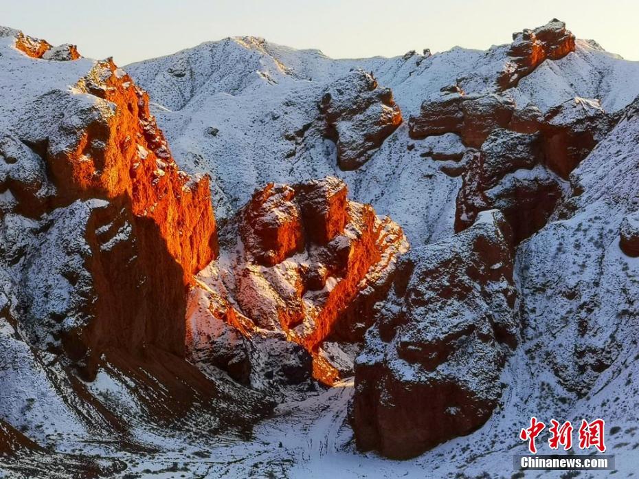 紅溝丹霞の絶景（撮影?呉學(xué)珍）。