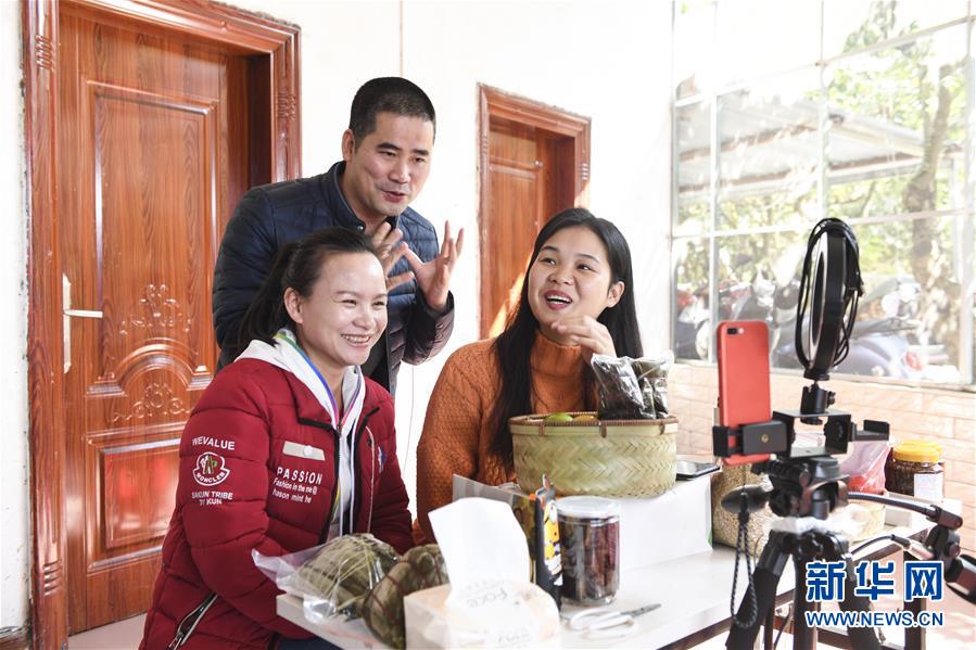 ネットで人気の農(nóng)民ライブコマース?パーソナリティー　広西