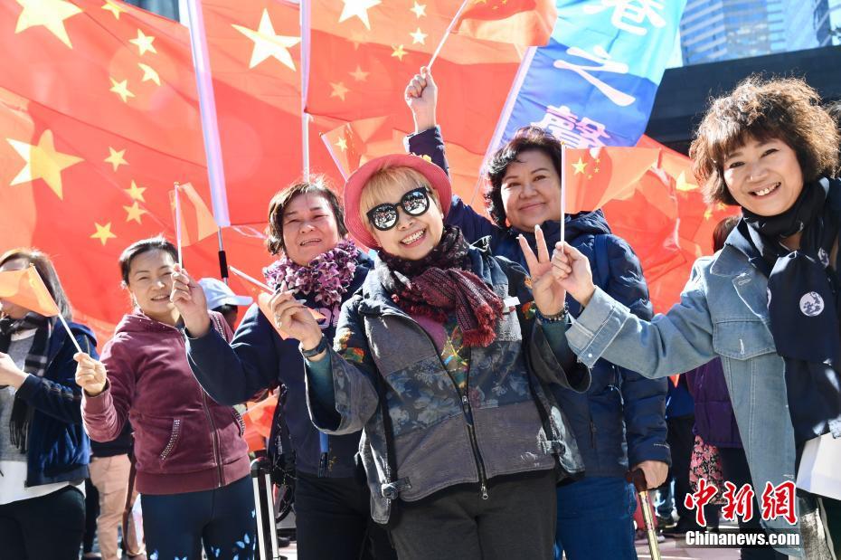 香港市民數(shù)千人が愛(ài)國(guó)と警察支持を訴える集會(huì)　香港地區(qū)