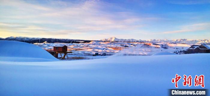 祁連山スキー場の冬景色、観光客は雪原を満喫　甘粛省