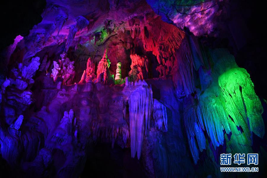 12月5日に撮影された薊州溶洞內(nèi)部の鍾乳石（撮影?馬平）。