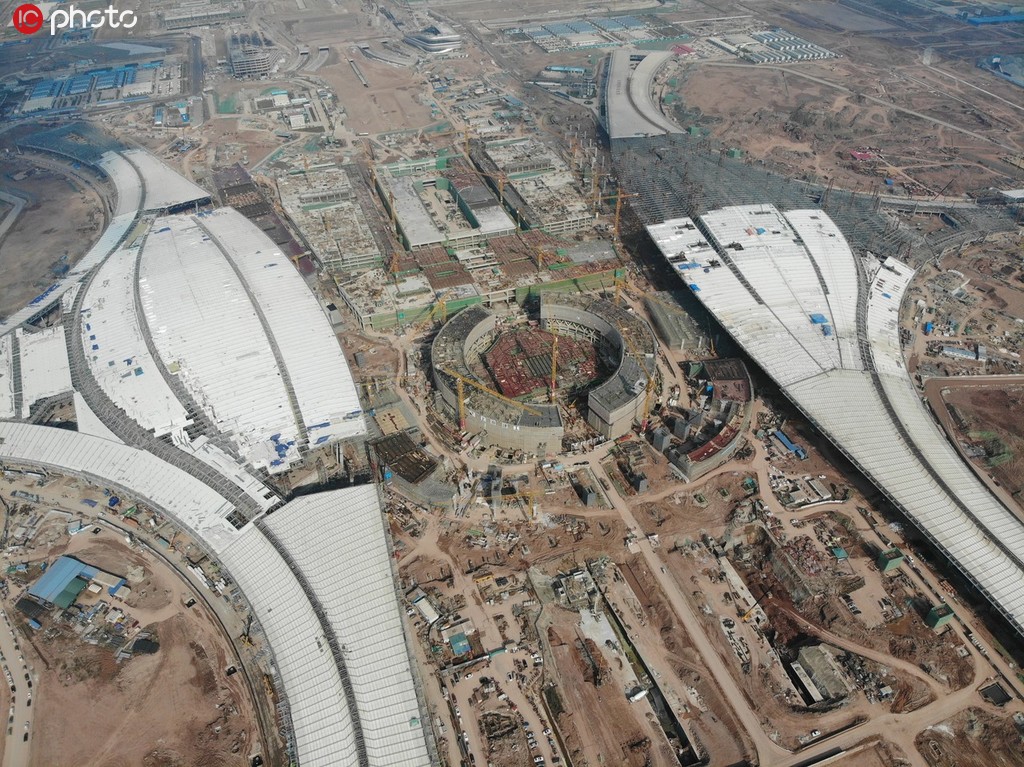 まるで飛び立つ「太陽(yáng)神鳥(niǎo)」、建設(shè)進(jìn)む成都天府國(guó)際空港　四川省