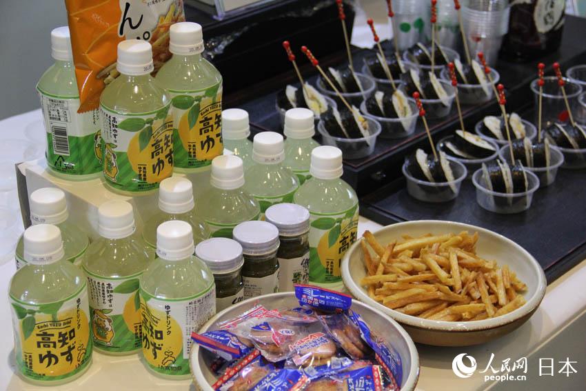 日本食PRイベントで福原愛(ài)とくまモンが共演　北京