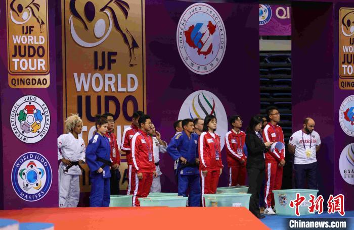 試合前に入場を待つ選手たち（撮影?胡耀傑）。