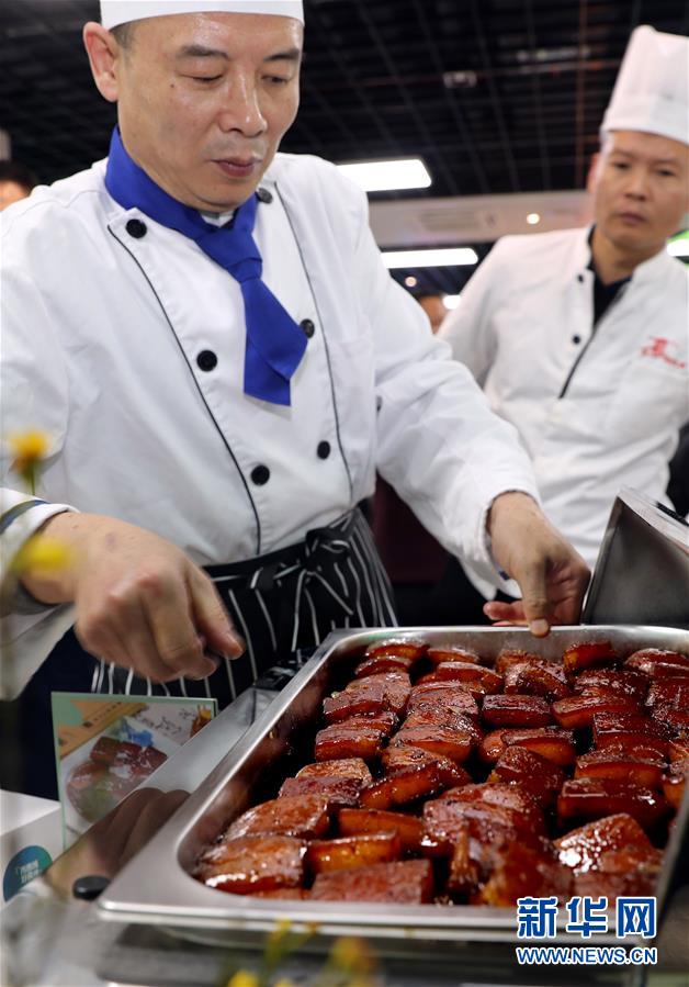 「多肉ムース」など各校の自慢料理が大集合！大學(xué)生グルメフェス　上海 