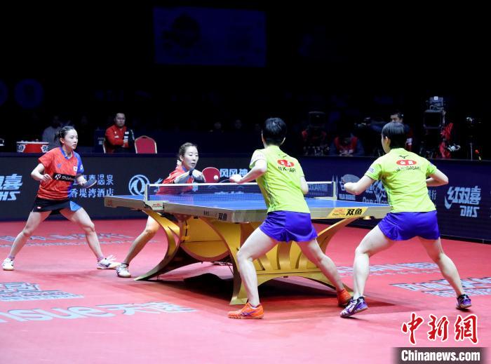 韓國の田志希?夏銀組を3-0で破った日本の木原美悠?長(zhǎng)崎美柚組（撮影?王中挙）。