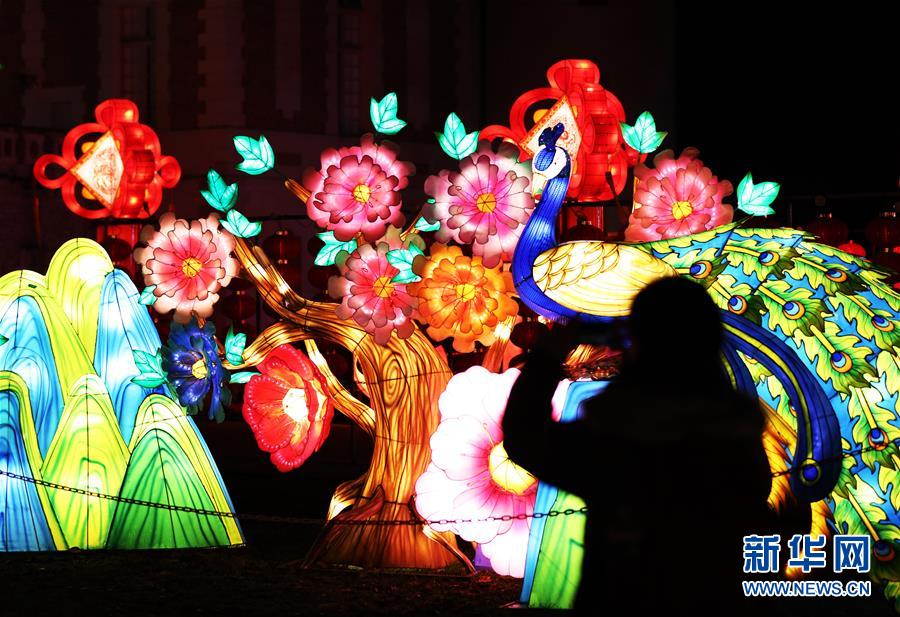 仏セレ?シュル?シャーを照らす中國のランタン