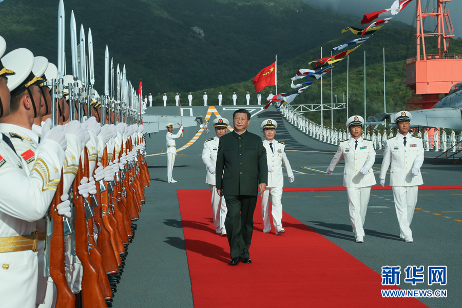 中國(guó)初の國(guó)産空母が海軍に引き渡し 習(xí)近平総書(shū)記が式典に出席