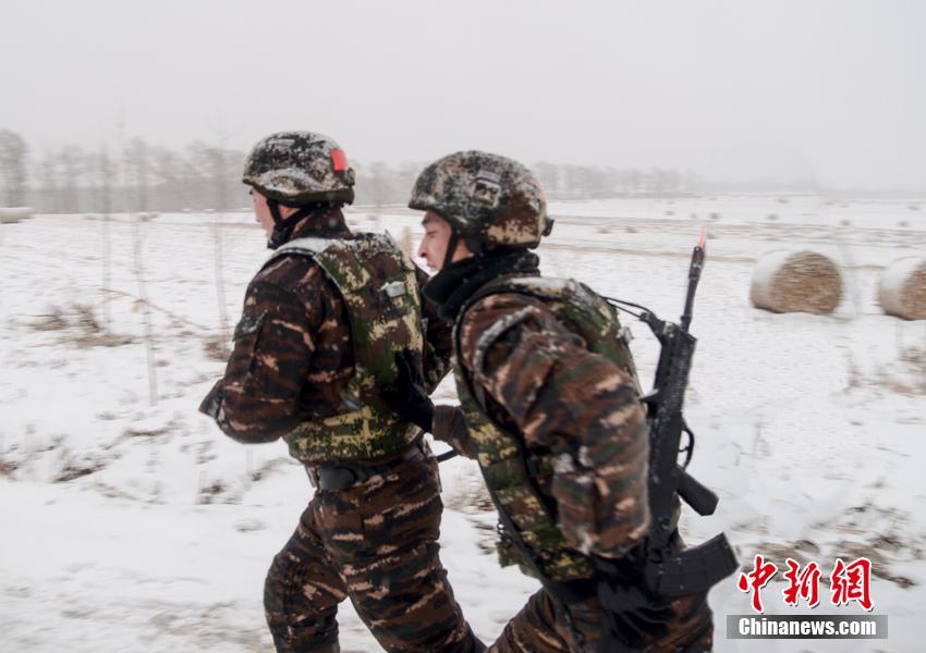 極寒の極限訓(xùn)練！武裝警察の「デビルウィーク」に密著　吉林省