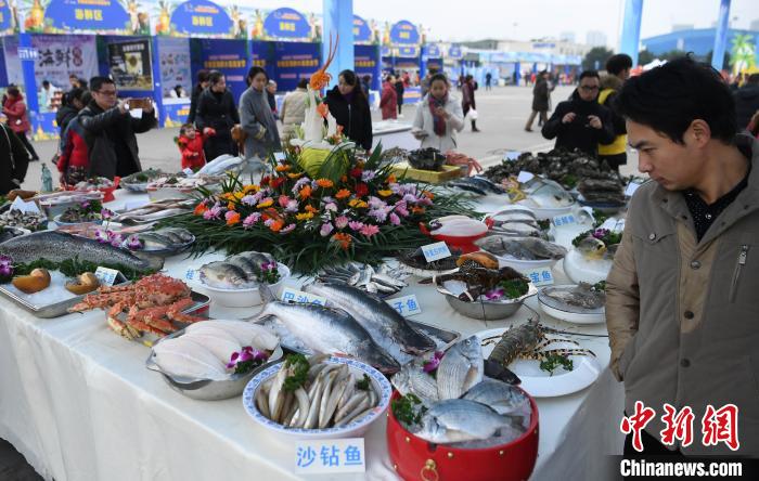 巨大シーフード火鍋がグルメフェスティバルに登場(chǎng)　重慶市