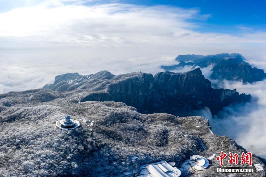 湖南省張家界天門(mén)山で降雪を観測(cè)　雲(yún)海と霧氷現(xiàn)る