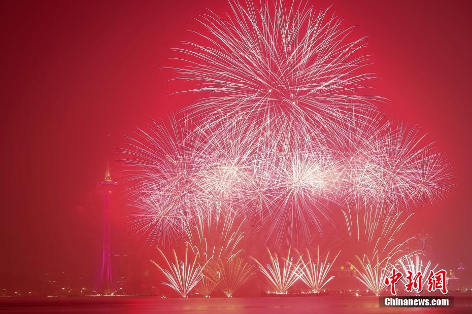 マカオ地區(qū)祖國(guó)復(fù)帰20周年を祝う花火大會(huì)、珠海市と初の合同開(kāi)催