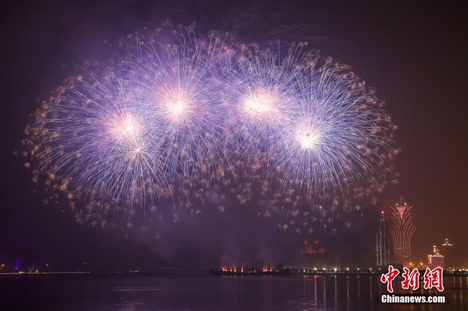 マカオ地區(qū)祖國復(fù)帰20周年を祝う花火大會、珠海市と初の合同開催