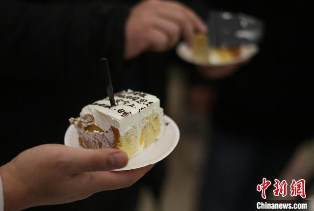 「暗記ケーキ」で大學(xué)院試験準(zhǔn)備は萬(wàn)端！南京の大學(xué)食堂が受験生に振る舞う