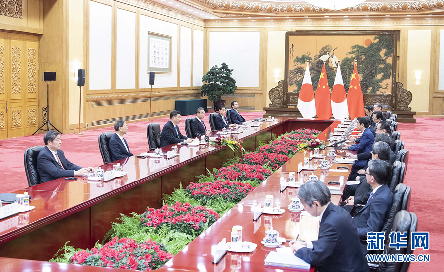 習(xí)主席が安倍首相と會(huì)談「グローバルな視野で両國(guó)関係を考える」