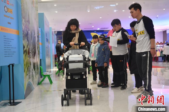 おむつの交換スピード世界一?。俊∷拇ㄊ〕啥激?種類のギネスに挑戦