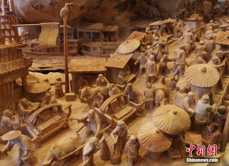 「清明上河図」を立體的にしたらこんな感じ？重慶の男性が作った木彫刻