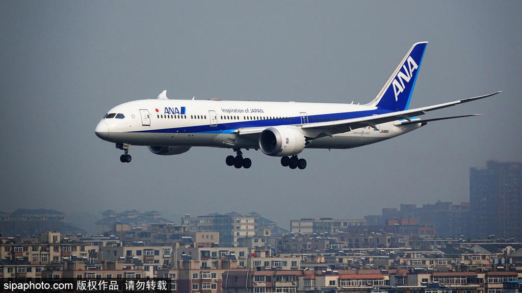 2019年12月13日、大連國際空港に著陸する全日空の旅客機 （寫真著作権は東方sipaphoto.comが所有のため転載禁止）。