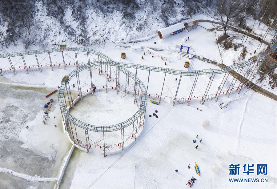 12月25日、ドローンで撮影した山西吉県人祖山で開催されたウィンターフェスティバルの會場（撮影?楊晨光）。