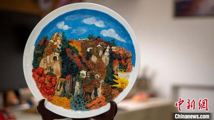 しんこ細工で関羽や敦煌の飛天を作り出す90年代生まれの職人　甘粛省