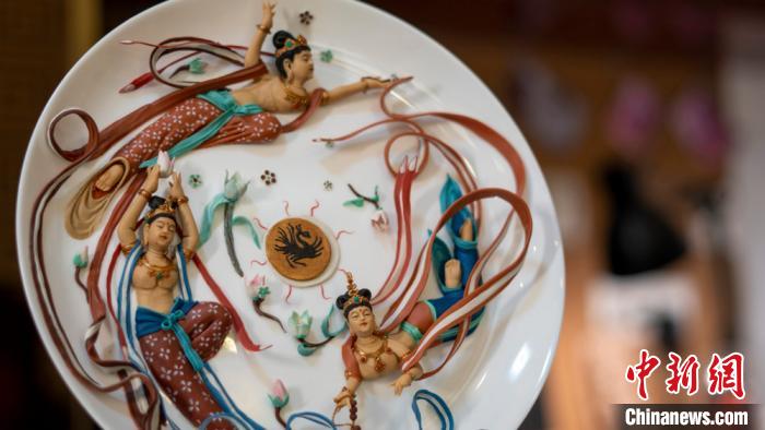 しんこ細(xì)工で関羽や敦煌の飛天を作り出す90年代生まれの職人　甘粛省