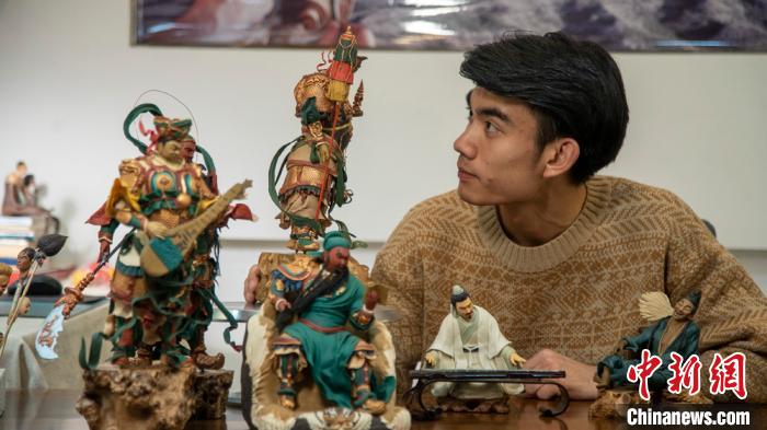 しんこ細(xì)工で関羽や敦煌の飛天を作り出す90年代生まれの職人　甘粛省