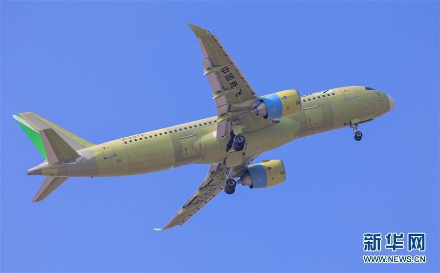 大型旅客機(jī)「C919」、106號(hào)機(jī)が初飛行に成功