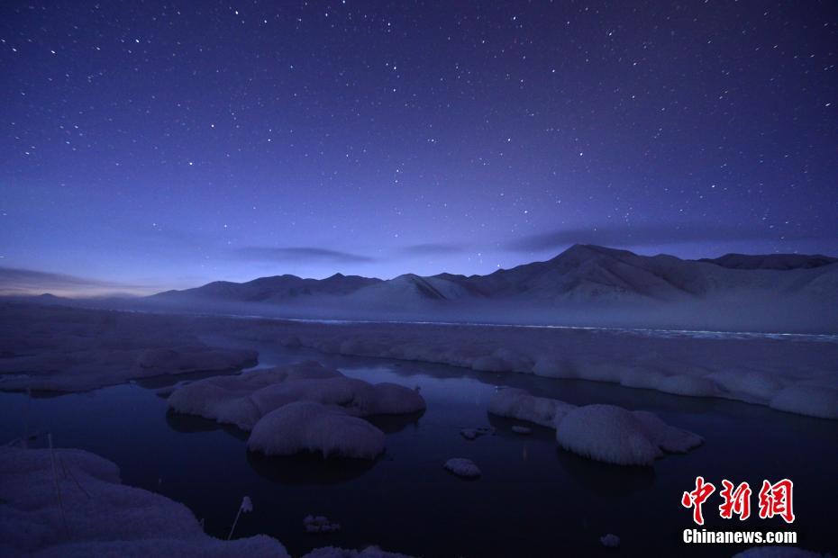 夢のような輝きを放つ新疆バインブルク草原の星空