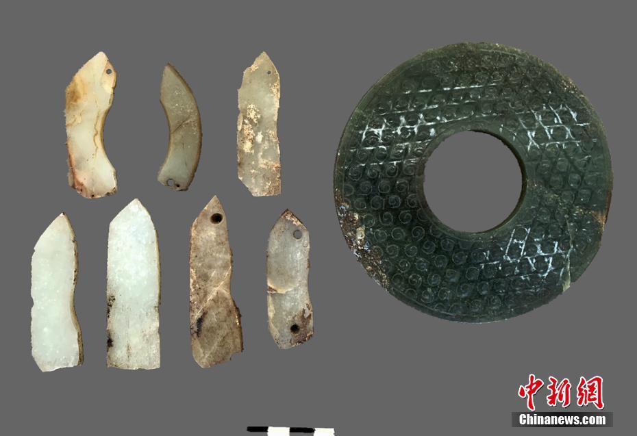 秦の始皇帝の陵墓西側(cè)から大型古墳発見　珍しい金のラクダも出土