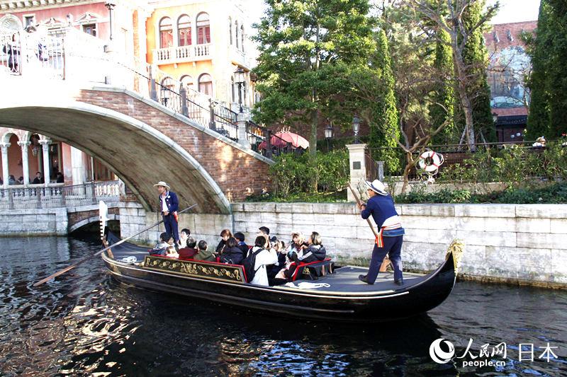 ミッキーマウスらディズニーキャラが和服でお正月祝う　東京ディズニーリゾート