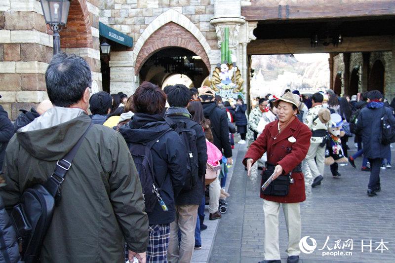 ミッキーマウスらディズニーキャラが和服でお正月祝う　東京ディズニーリゾート