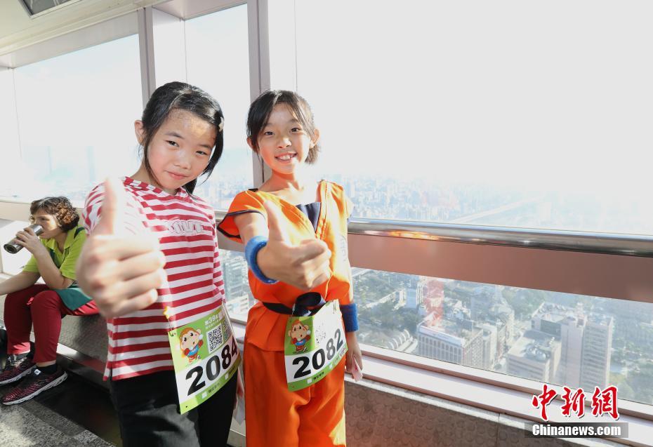 臺(tái)北で「摩天大樓階段駆け上がり大會(huì)」が開催　臺(tái)灣地區(qū)