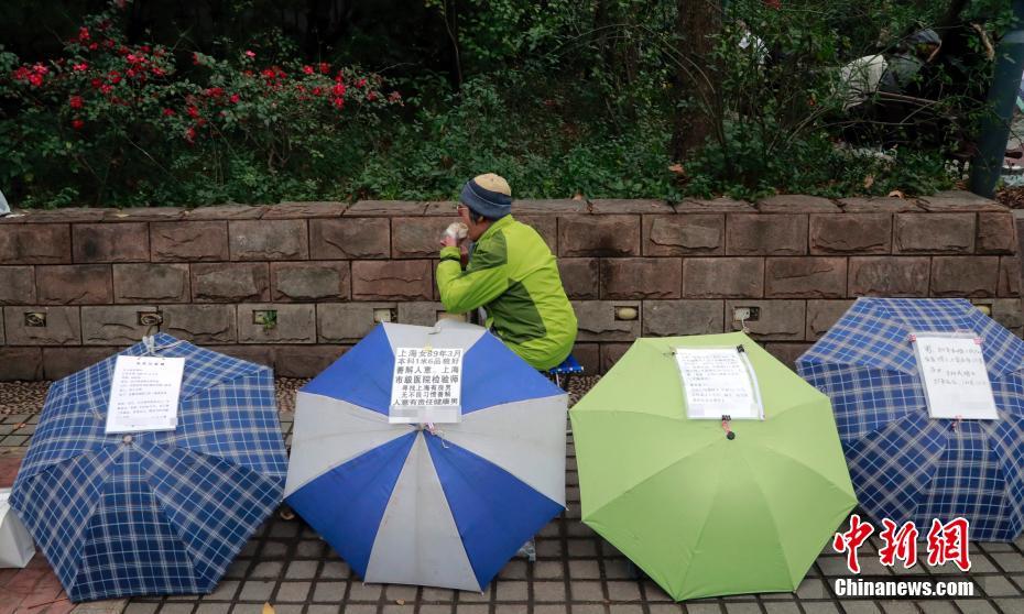 麗しき親の愛！名所になった上海人民公園の「お見合いコーナー」